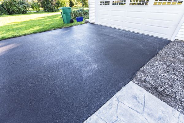 Blacktop Driveway Service in Tomball